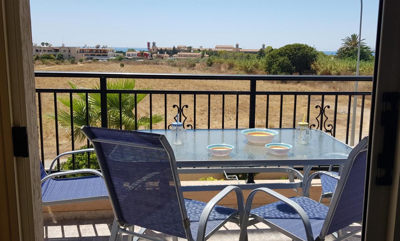 Sunny View - A Stunning Apartment With Private Rooftop Pafos Exterior foto