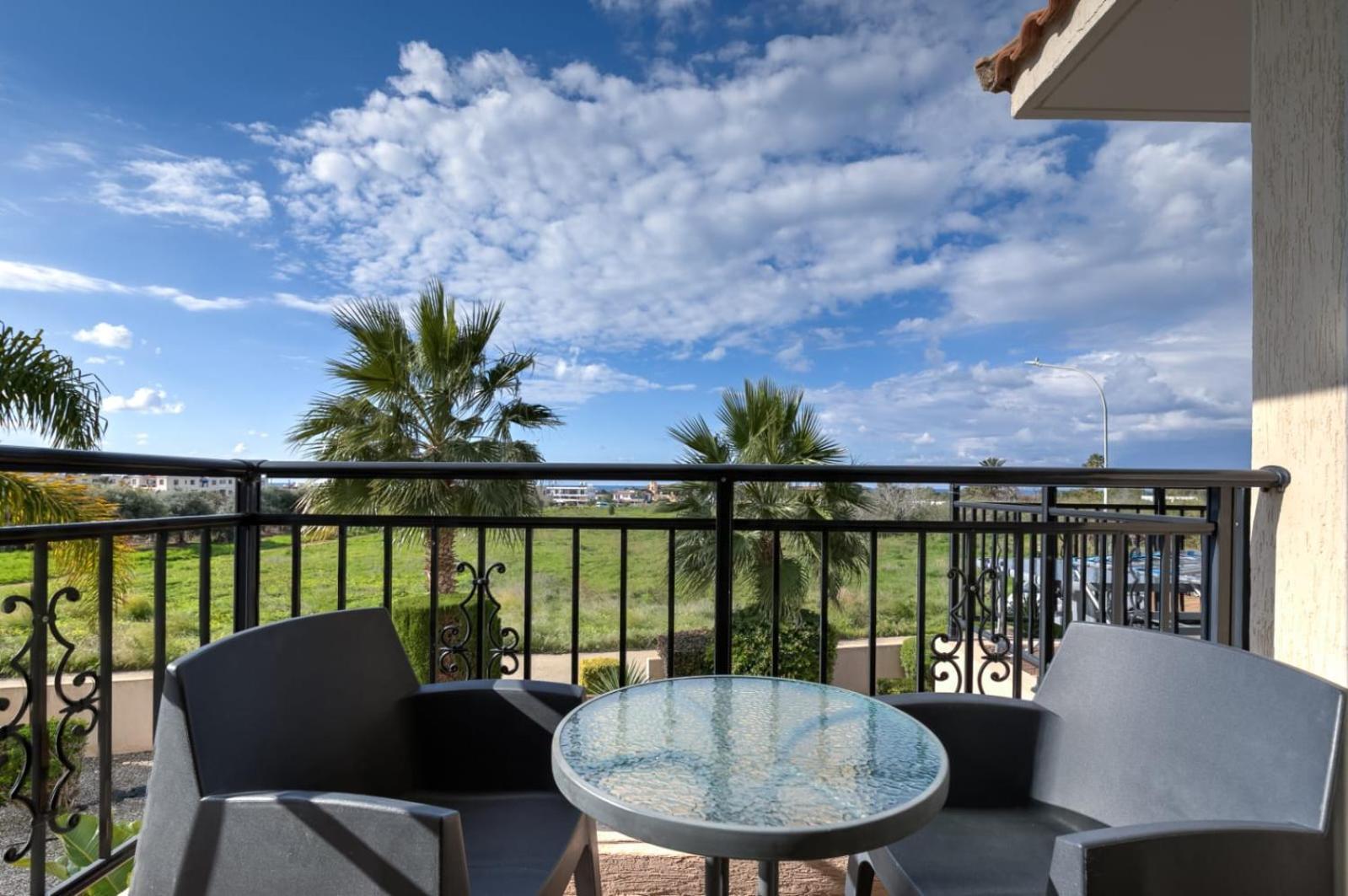 Sunny View - A Stunning Apartment With Private Rooftop Pafos Exterior foto